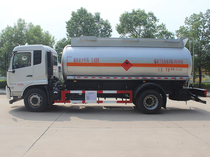 東風(fēng)天錦13.2立方SCS5181GRYDFH6易燃液體罐式運(yùn)輸車(chē)